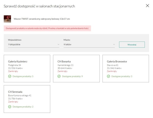 Wystarczy jedno kliknięcie i określenie lokalizacji, aby wyświetlić dostępność produktu w sklepach stacjonarnych – bez opuszczania karty produktowej. Źródło: Homla
