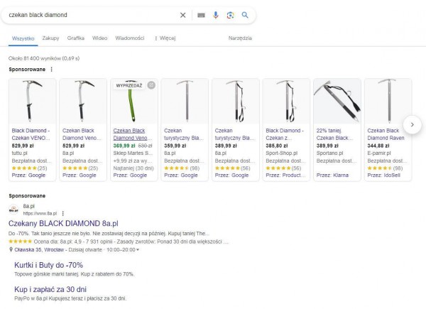 Reklamy produktowe wyświetlone nad reklamami tekstowymi w wynikach wyszukiwania.