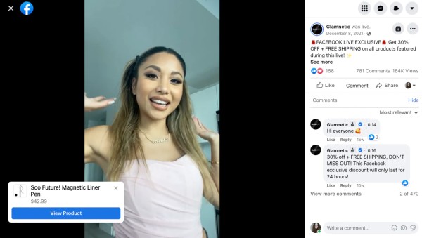 Transmisja social commerce z tagiem produktowym. Źródło: Shopify.com